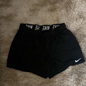 NIKE DRI FIT WOMENS TRAINING SHORTS